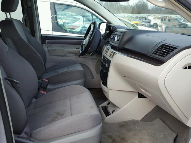 2V8HW34139R560060 - 2009 VOLKSWAGEN ROUTAN SE SILVER photo 5