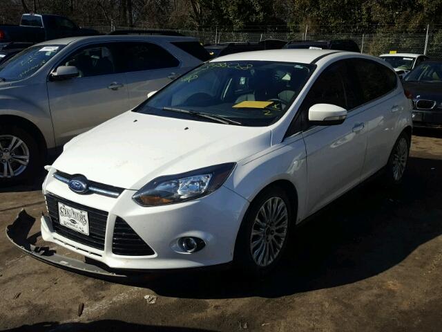 1FAHP3N22CL234126 - 2012 FORD FOCUS TITA WHITE photo 2