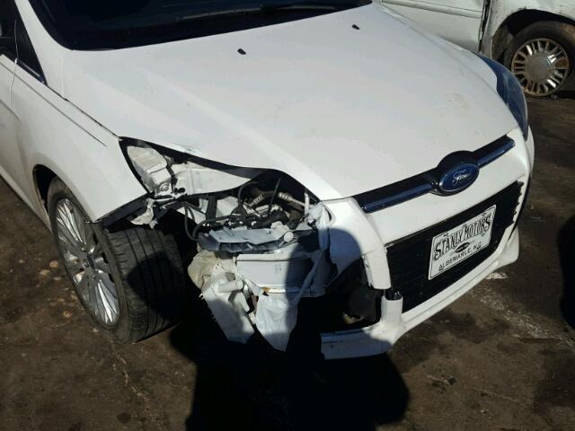 1FAHP3N22CL234126 - 2012 FORD FOCUS TITA WHITE photo 9