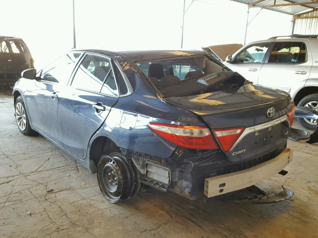 4T4BF1FK3FR500694 - 2015 TOYOTA CAMRY LE BLUE photo 3