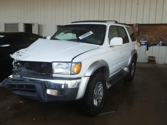 JT3GN86R420252796 - 2002 TOYOTA 4RUNNER SR WHITE photo 2