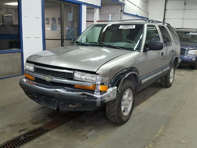 1GNDT13WXX2109053 - 1999 CHEVROLET BLAZER SILVER photo 2