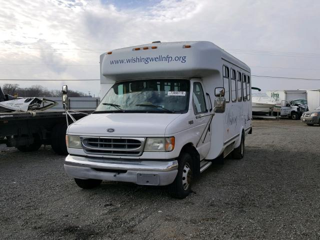 1FDXE45F21HB75577 - 2001 FORD E450 WHITE photo 2