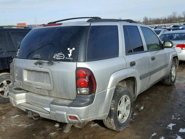 1GNDT13S952171988 - 2005 CHEVROLET TRAILBLAZE SILVER photo 4