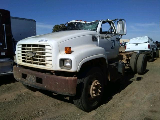 1GBJ7H1C82J504174 - 2002 CHEVROLET C-SERIES C WHITE photo 2