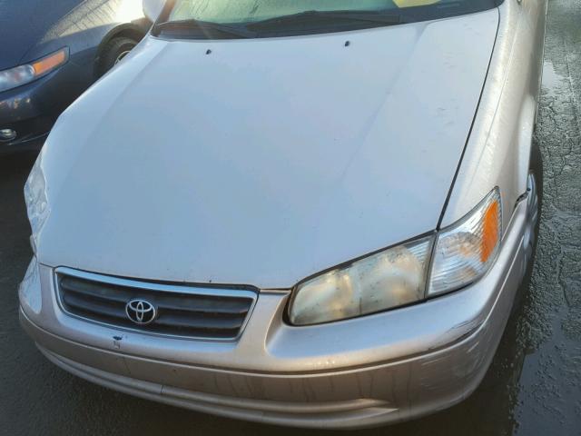 4T1BG22K81U795724 - 2001 TOYOTA CAMRY CE GOLD photo 7