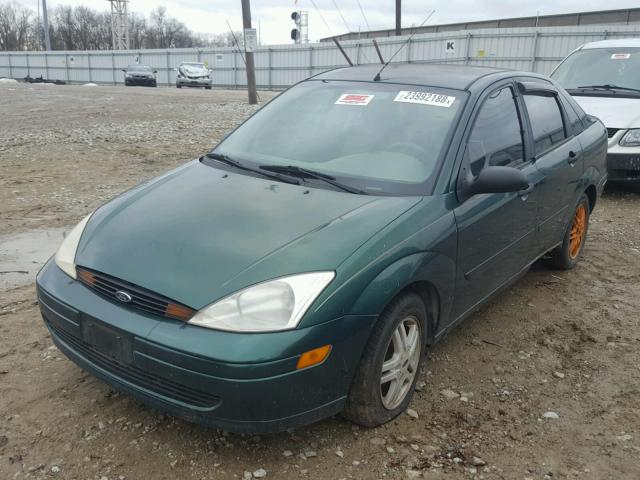 1FAFP34P6YW326317 - 2000 FORD FOCUS SE GREEN photo 2