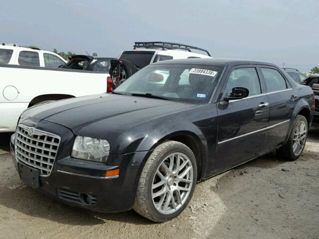 2C3CA5CV5AH241679 - 2010 CHRYSLER 300 TOURIN BLACK photo 2