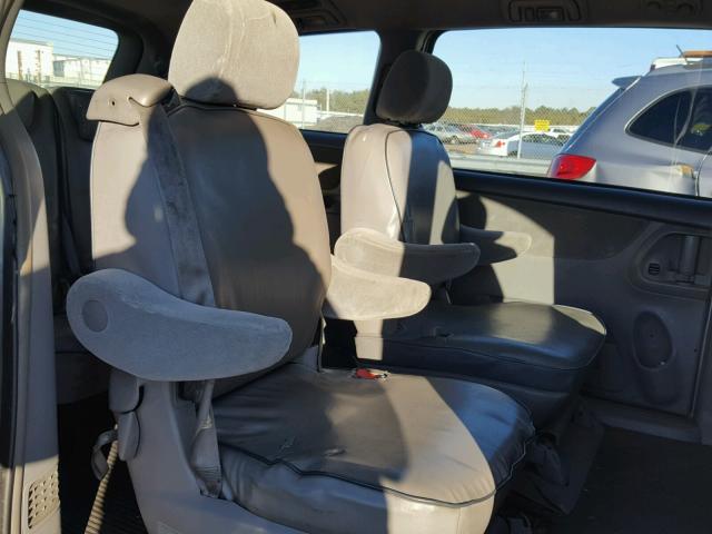 5TDZA23CX5S383536 - 2005 TOYOTA SIENNA CE SILVER photo 6