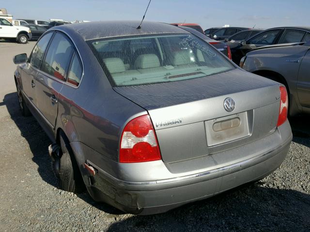 WVWRH63B01P193842 - 2001 VOLKSWAGEN PASSAT GLX GRAY photo 3