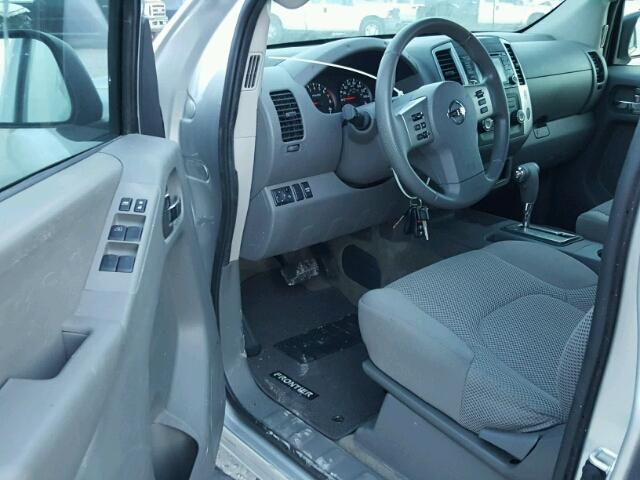 1N6AD0ER1HN724176 - 2017 NISSAN FRONTIER S SILVER photo 9