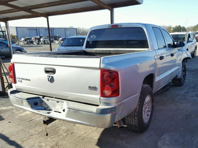 1D7HE48NX5S289322 - 2005 DODGE DAKOTA QUA SILVER photo 4