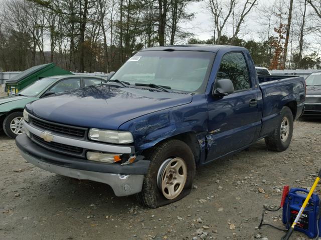 1GCEC14V42Z300616 - 2002 CHEVROLET SILVERADO BLUE photo 2