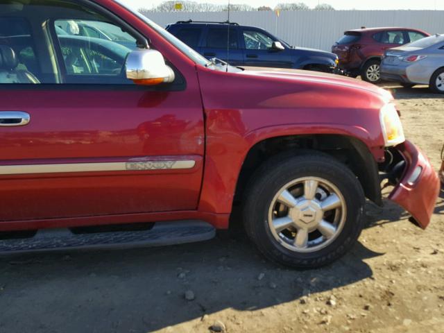 1GKDT13S352135338 - 2005 GMC ENVOY RED photo 9