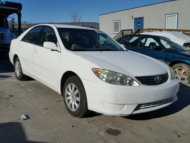 4T1BE32K55U432461 - 2005 TOYOTA CAMRY LE WHITE photo 1