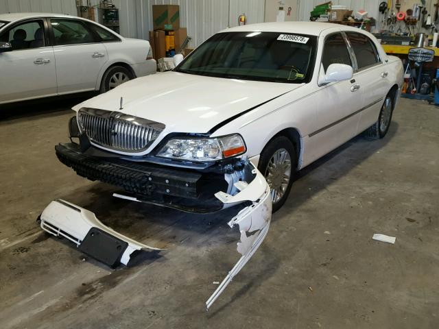 2LNBL8CV5AX615504 - 2010 LINCOLN TOWN CAR S WHITE photo 2