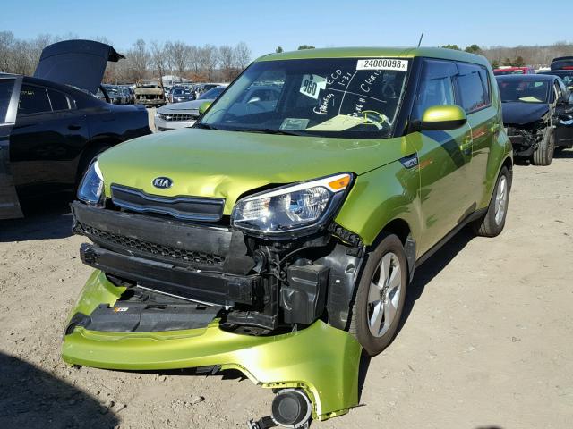 KNDJN2A24H7882102 - 2017 KIA SOUL GREEN photo 2