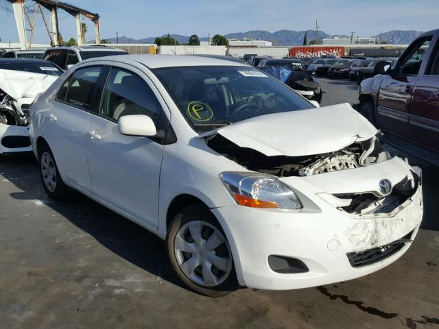 JTDBT923981217290 - 2008 TOYOTA YARIS WHITE photo 1