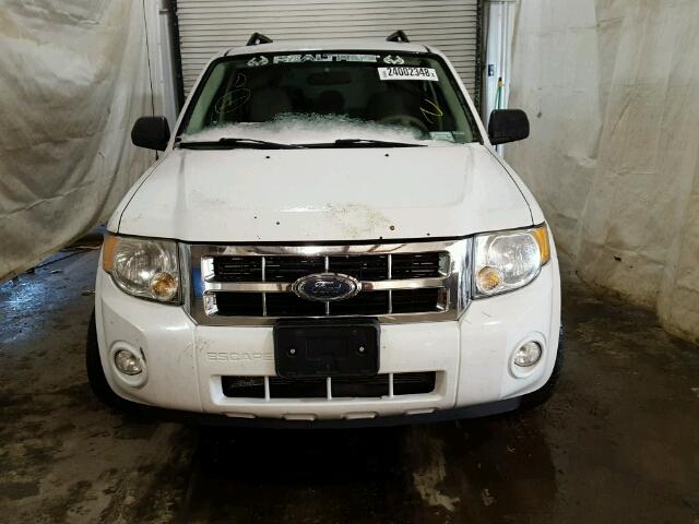 1FMCU93138KA74034 - 2008 FORD ESCAPE XLT WHITE photo 9