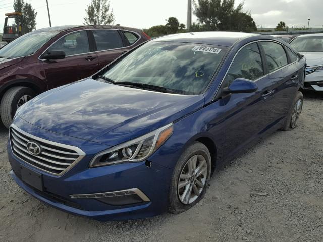 5NPE24AF2FH107590 - 2015 HYUNDAI SONATA SE BLUE photo 2