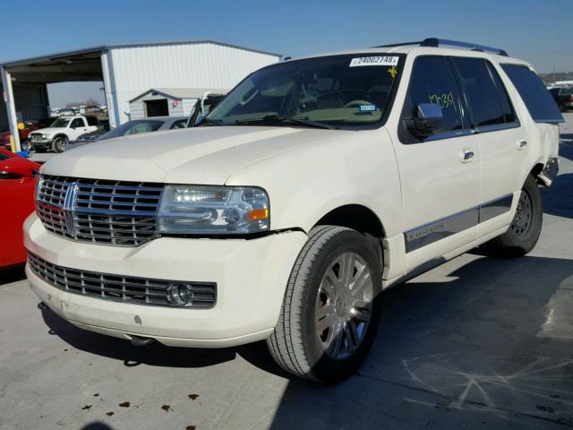 5LMFU275X8LJ09709 - 2008 LINCOLN NAVIGATOR WHITE photo 2