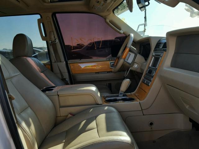 5LMFU275X8LJ09709 - 2008 LINCOLN NAVIGATOR WHITE photo 5