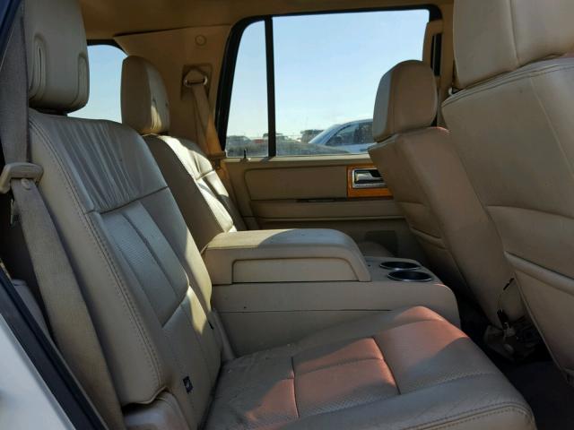 5LMFU275X8LJ09709 - 2008 LINCOLN NAVIGATOR WHITE photo 6