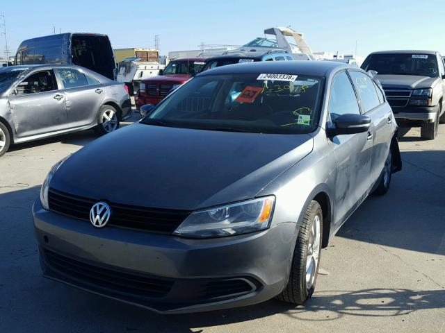 3VWDX7AJ4BM052936 - 2011 VOLKSWAGEN JETTA SE GRAY photo 2