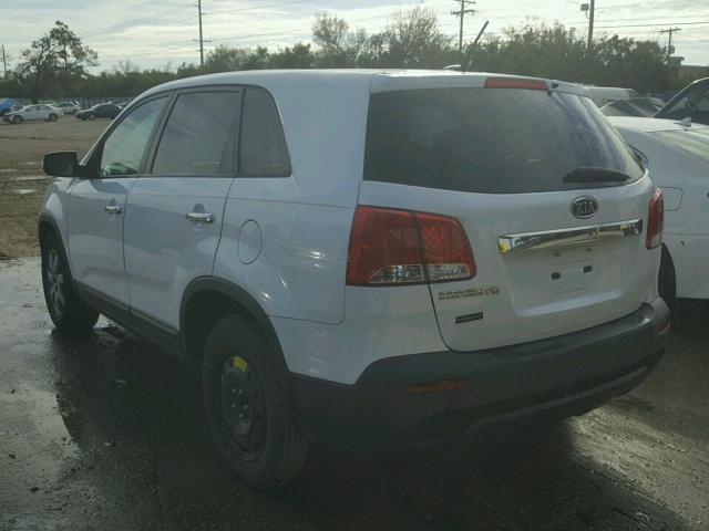 5XYKT3A11BG087820 - 2011 KIA SORENTO BA WHITE photo 3