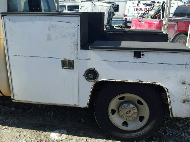 1FTWF30R68EE06047 - 2008 FORD F350 SRW S WHITE photo 9