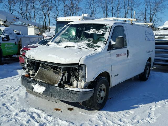 1GCGG25V261257447 - 2006 CHEVROLET EXPRESS G2 WHITE photo 2