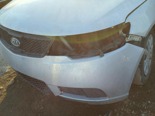 KNAFT4A2XA5286580 - 2010 KIA FORTE LX SILVER photo 9