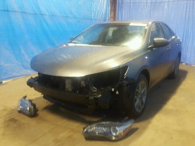 4T1BF1FK6HU753053 - 2017 TOYOTA CAMRY LE GRAY photo 2