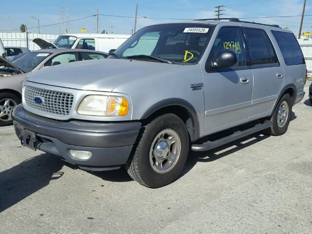 1FMRU15L9YLA17681 - 2000 FORD EXPEDITION SILVER photo 2