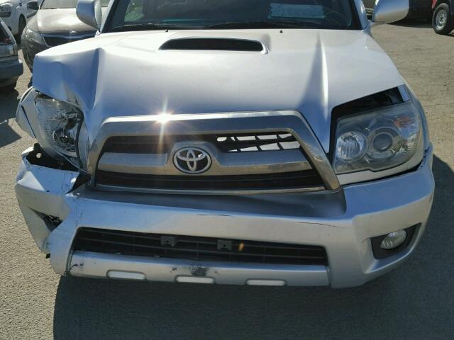 JTEBU14R668057210 - 2006 TOYOTA 4RUNNER SR SILVER photo 7