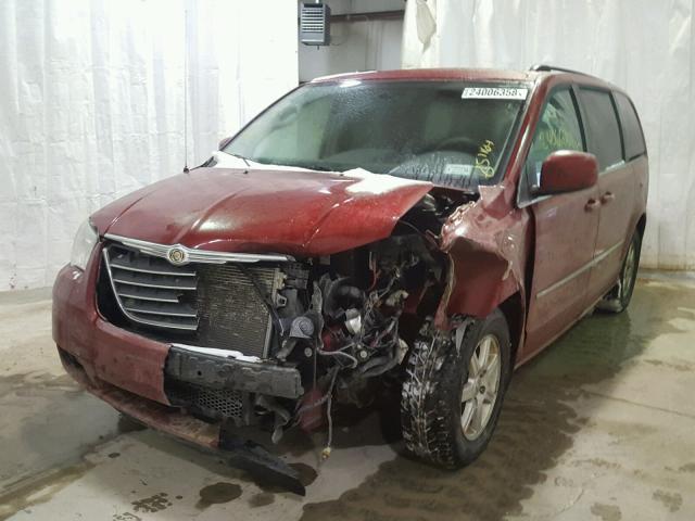 2A4RR5D11AR176876 - 2010 CHRYSLER TOWN & COU RED photo 2