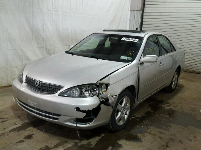 JTDBE32K820072528 - 2002 TOYOTA CAMRY LE SILVER photo 2