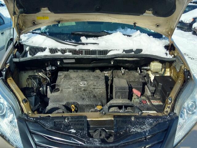 5TDZK3DC3BS020525 - 2011 TOYOTA SIENNA BAS GOLD photo 7