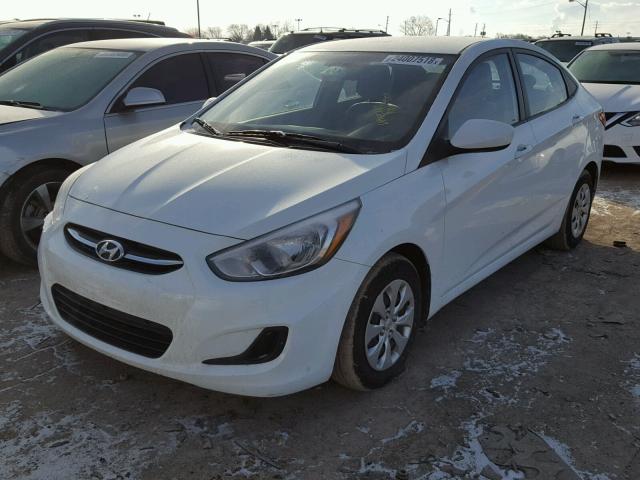 KMHCT4AE4GU090354 - 2016 HYUNDAI ACCENT SE WHITE photo 2