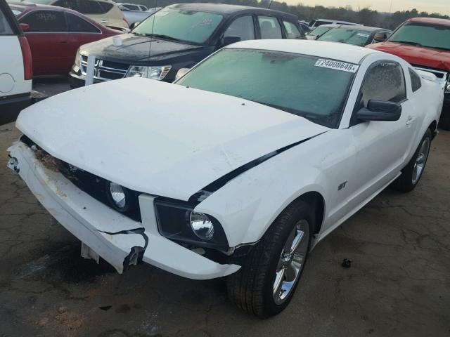 1ZVFT82H175267239 - 2007 FORD MUSTANG GT WHITE photo 2