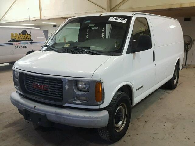 1GTHG35RX21197893 - 2002 GMC SAVANA G35 WHITE photo 2