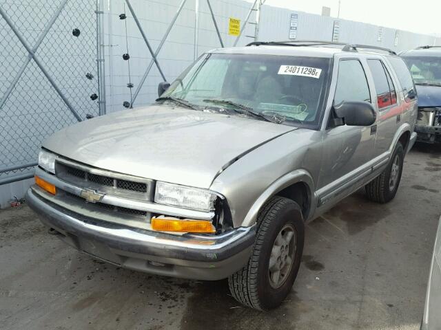 1GNDT13W8Y2404993 - 2000 CHEVROLET BLAZER TAN photo 2