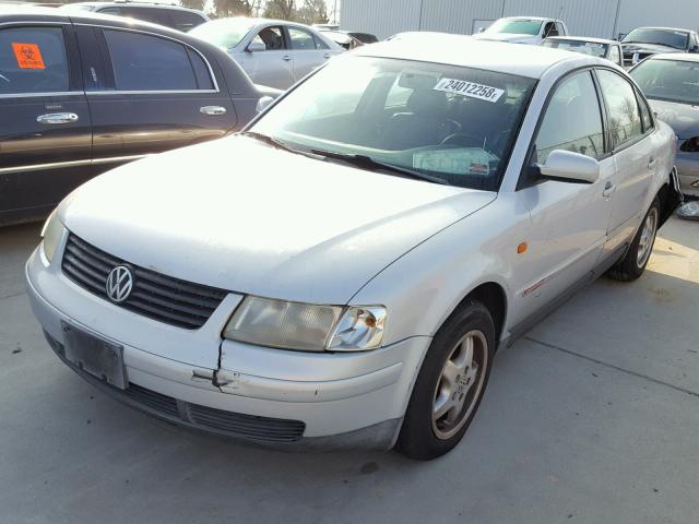 WVWMD63B9XE024896 - 1999 VOLKSWAGEN PASSAT GLS SILVER photo 2