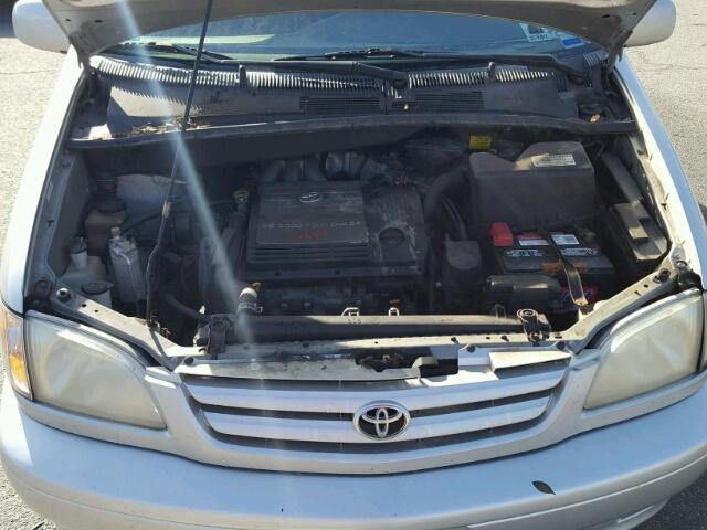 4T3ZF13C02U484669 - 2002 TOYOTA SIENNA LE SILVER photo 7