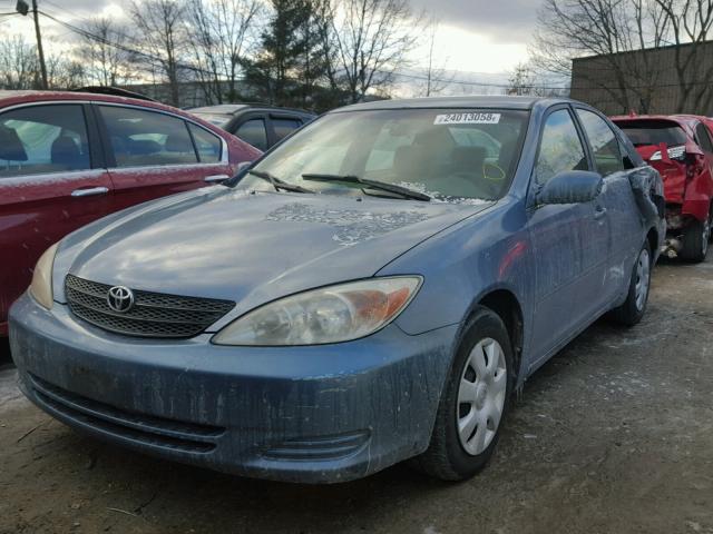 4T1BE32K82U574167 - 2002 TOYOTA CAMRY LE BLUE photo 2