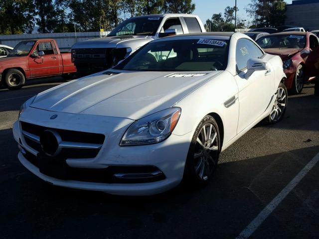 WDDPK3JA7GF121400 - 2016 MERCEDES-BENZ SLK 300 WHITE photo 2