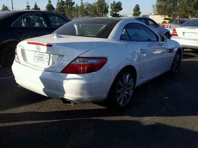 WDDPK3JA7GF121400 - 2016 MERCEDES-BENZ SLK 300 WHITE photo 4