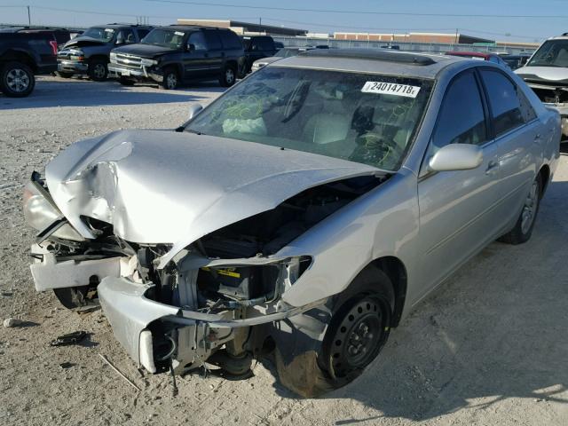 4T1BF32K22U528041 - 2002 TOYOTA CAMRY LE SILVER photo 2