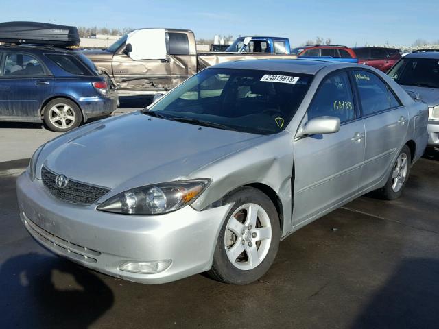 4T1BF30K82U500053 - 2002 TOYOTA CAMRY LE SILVER photo 2