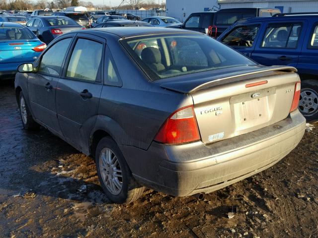 1FAFP34N25W105050 - 2005 FORD FOCUS ZX4 GRAY photo 3